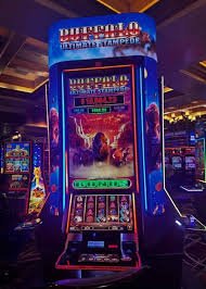 Meja Casino Hold'em live di studio inem862 dengan dealer dan kartu komunal